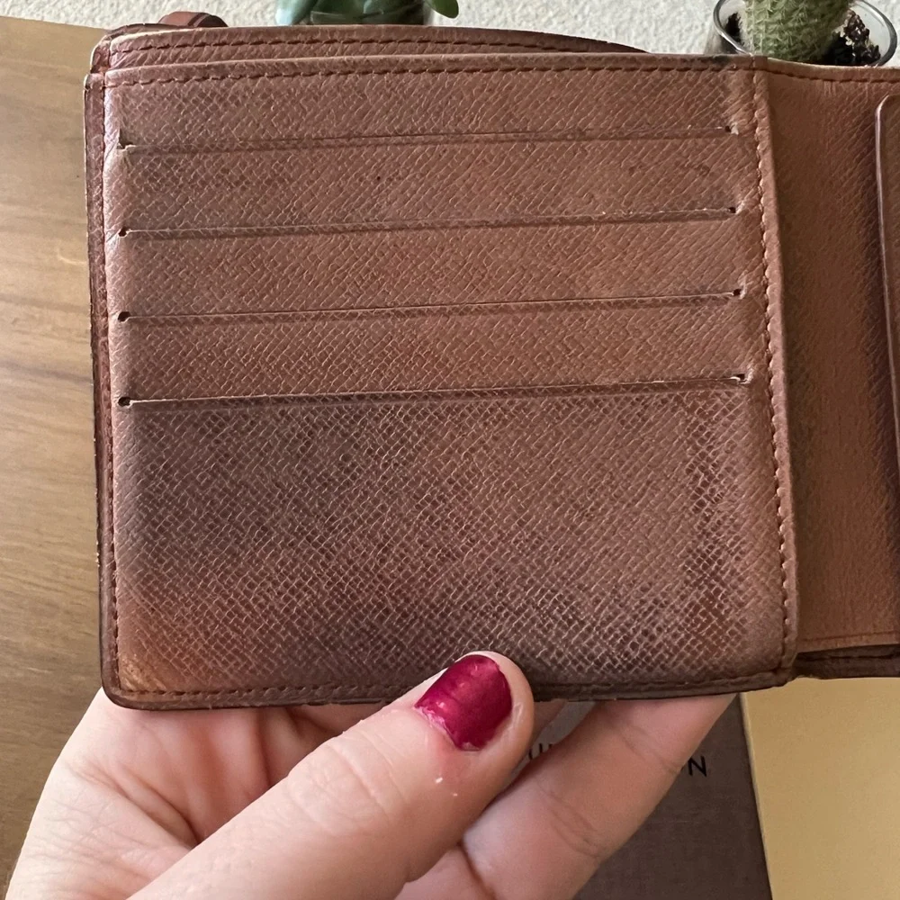 Louis Vuitton Men’s Wallet - Picture 5 of 11